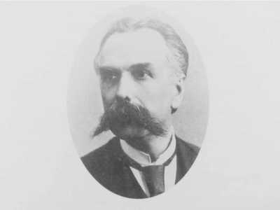 La sua epopea comincia infatti da tutt�altra parte: in una palestra di via Nicolai 4, nel rione Murat. Qui nel 1906 un gruppo di insegnanti di scuola elementare capeggiato da Ercole Accolti Gil d� vita a un �Ricreatorio festivo� dedicato ad Andrea Angiulli (in foto), noto pedagogo pugliese vissuto nell'800